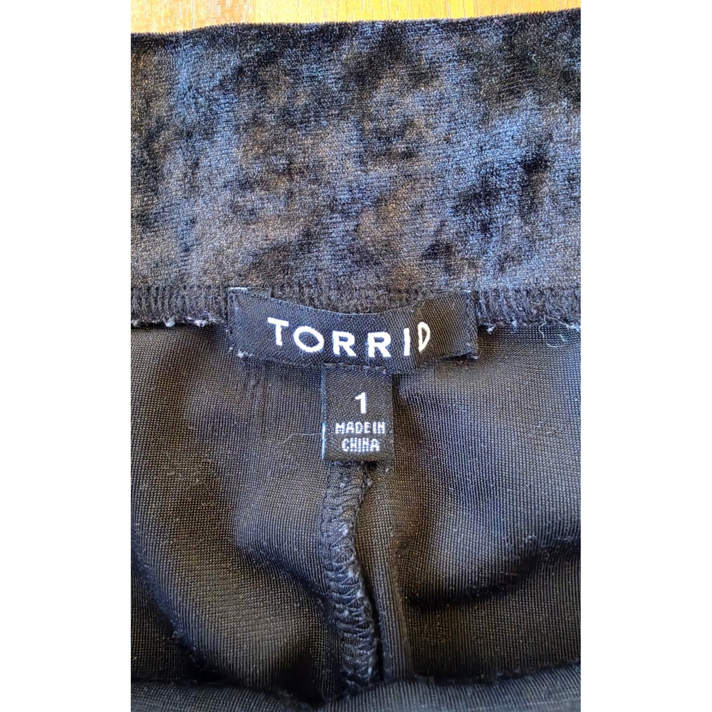 Torrid Black Velvet Pencil Skirt Size 1 Whimsigoth Halloween Ren Faire Witchy - Picture 3 of 7